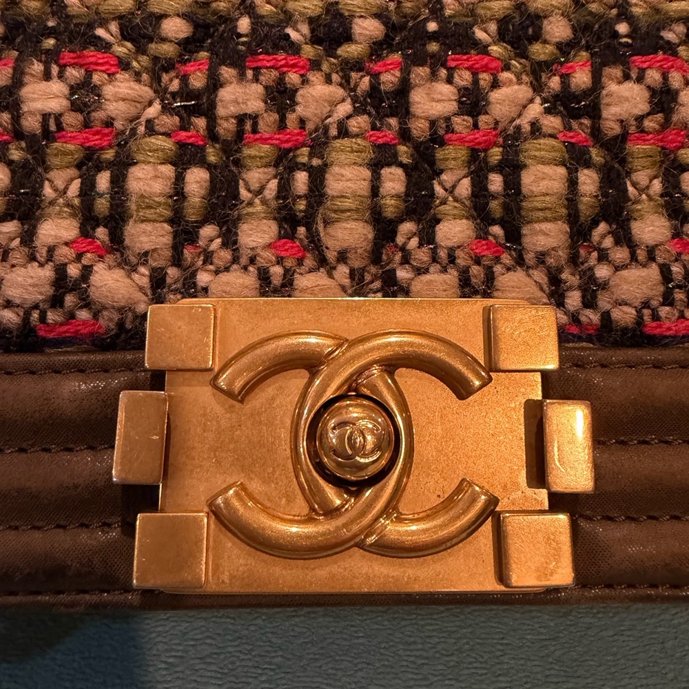 Chanel Boy Flap Bag Old Medium CLASSIC Chanel Quilted Tweed! Hard to Find Colors - Picture 4 of 17